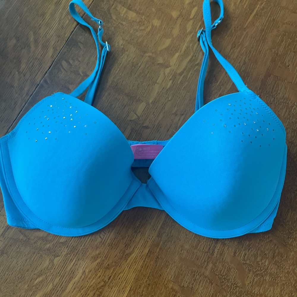 Victoria’s Secret Pink tshirt Demi bra With Sparkles.34C